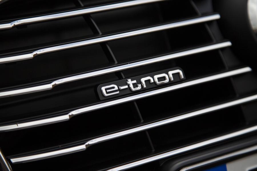 Логотип Audi A3 Sportback e-Tron (8V) 2014 года  (фото 83 из 95)